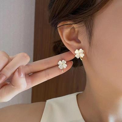 Four-leaf Clover Earrings Female Summer Cat's Eye Stone Earrings New Tide Niche Senior Sense Of Temperament Earrings AVE