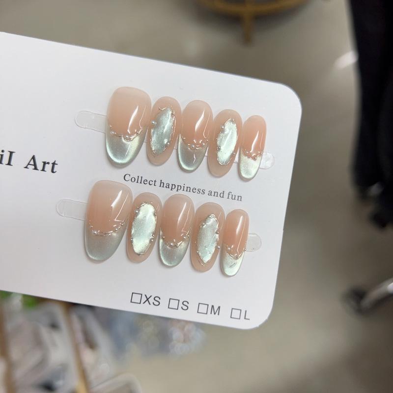 

Жемчужные ряби русалочьих слез: Роскошный маникюр ручной работы