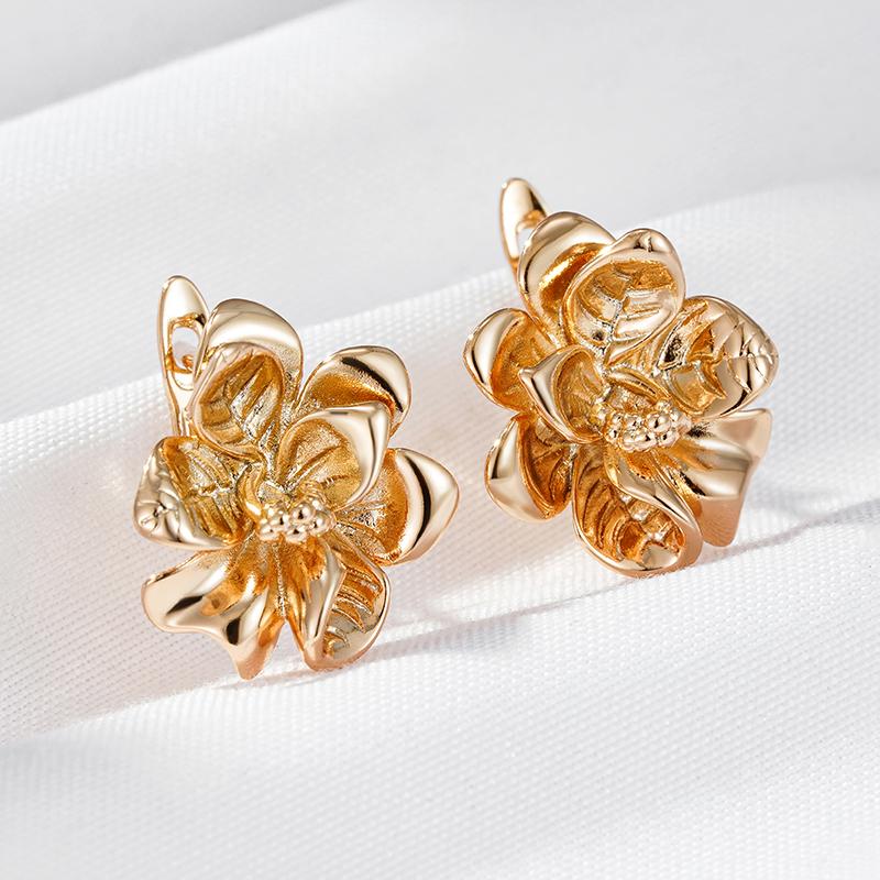 Einzigartige glänzende Hängeohrringe für Damen Mode Roségoldfarbenes Metall Blume Hohe Qualität Täglicher feiner Schmuck