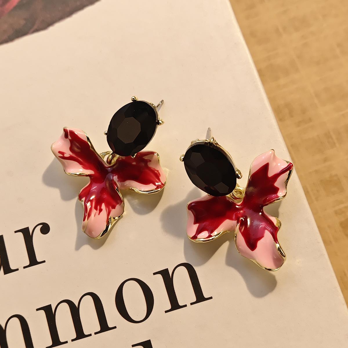 Contrasting Red Oil Drip Diamond Flower Petal Earrings, Light Luxury High-End Fashion Niche Temperament Earrings