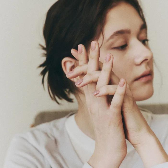 

LOEUVRE VERNIS [ROSETTE]