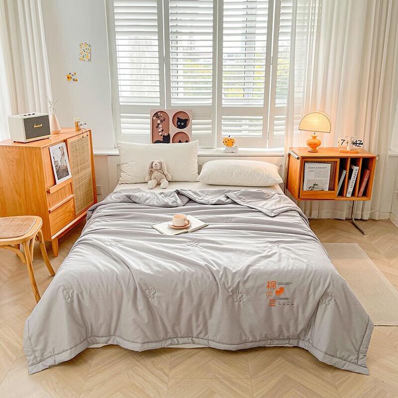 

Manya House Soybean Fiber Summer Quilt