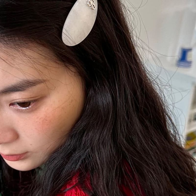 

geegee oval hair pin - white WHITE