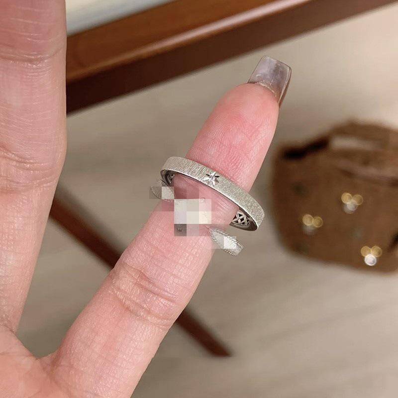 Gold Brushed Diamond Star Moissanite Ring - Women's Retro Stackable Luxury Piece
