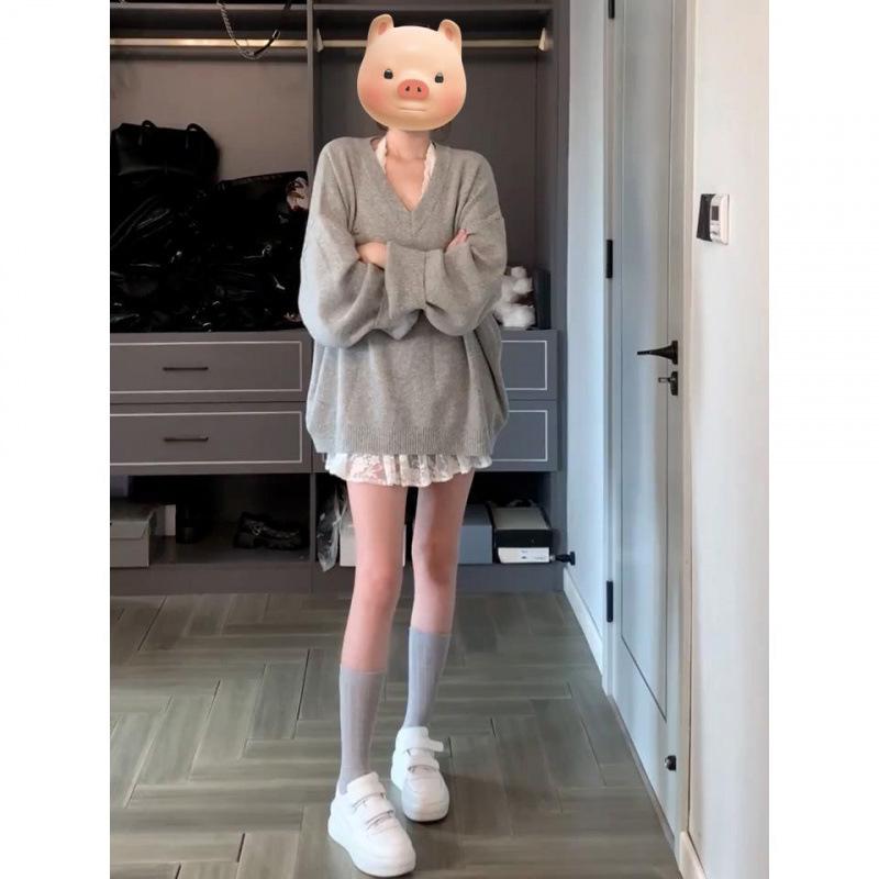 

Women s Early Autumn 2025 V-Neck Loose Sweater & Lace Halterneck Dress Set M (48-55 kg)