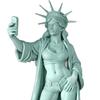 Statue of Liberty Selfie Figurine Selfie Goddess Sculpture Figurine Home Office Living Room Desktop Decoration Ornament