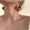 New Trendy Metal C-shaped Acrylic Flower Pendant Earrings for Women Vintage Coffee Petal Personality Earrings Jewelry