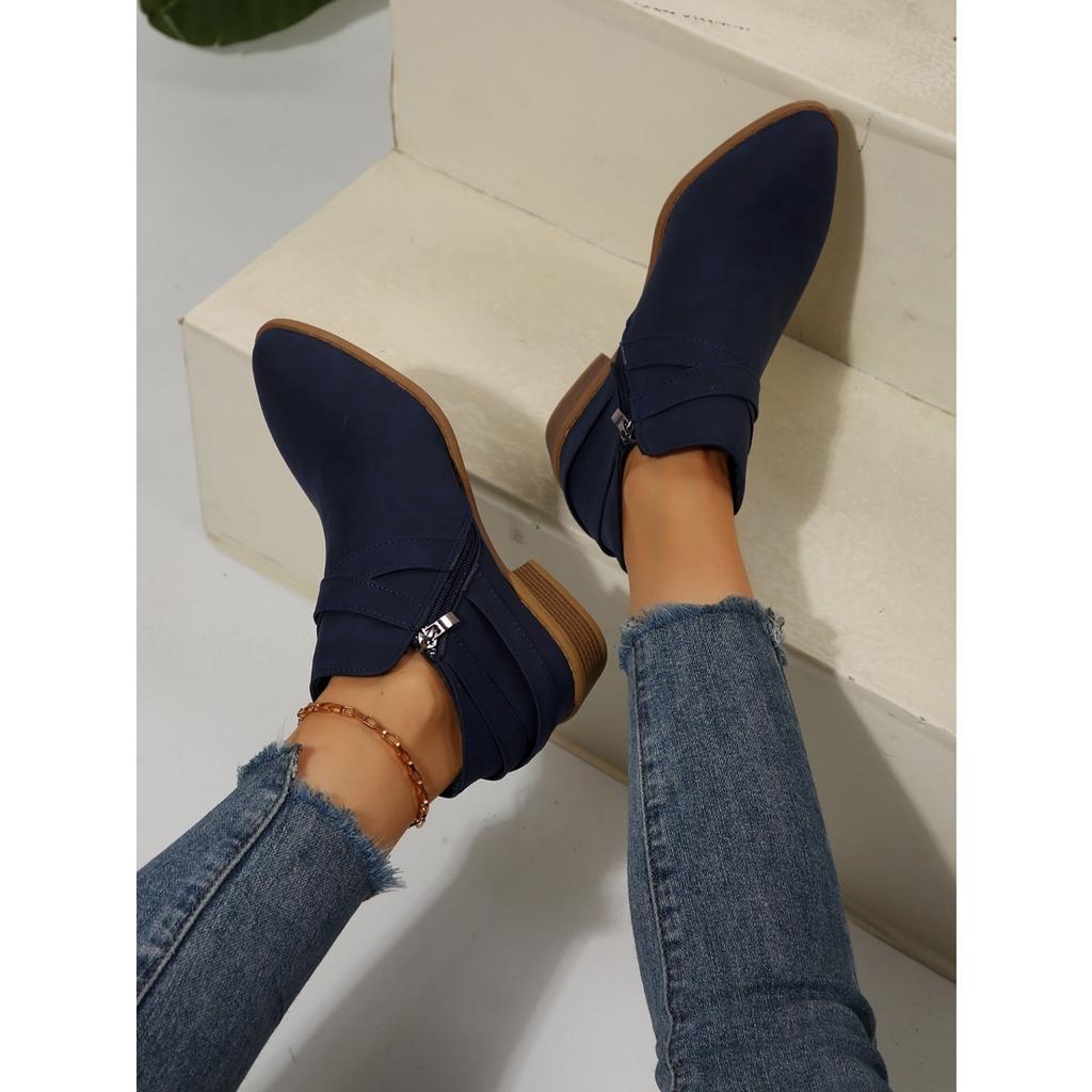 Neue Chelsea Boots in Übergröße mit spitzer Zehenpartie - Damen Stiefeletten mit Kreuzriemen, Seitenreißverschluss und mittelhohem Absatz