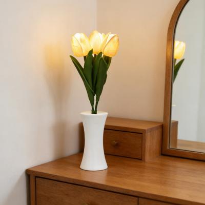 Tulip Night Light Battery Powered Soft LED Tulip Night Lamp for Bedroom Desk Living Room Romantic Decoration Energy Saving Bedside Lamp Home Ambient