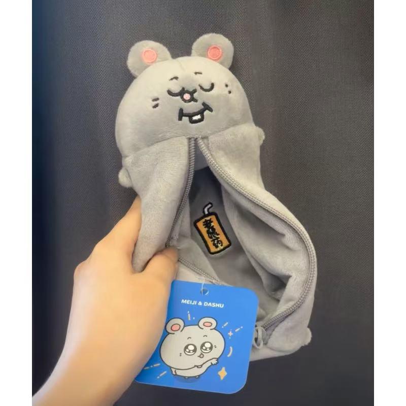 

Плюшевий пенал з мультяшними персонажами Мейдзі та Щурячою отрутою - Милий і місткий сумка-органайзер для студентських канцтоварів