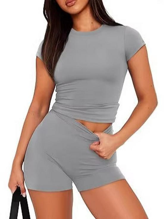 2026 Women's Spring/Summer Slim Round Neck Two-Piece Set: Short Sleeve T-shirt & Shorts