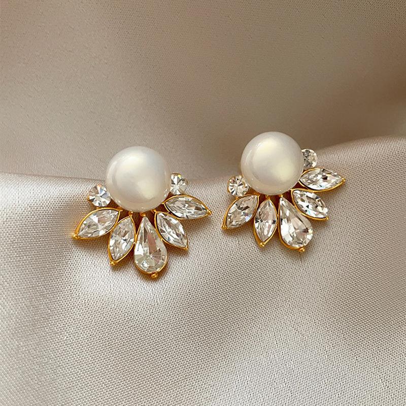 Elegant Shiny Zircon Stud Earrings for Women Pearl Flower Design Earrings Delicate Luxury Wedding Banquet Fashion Zircon Gifts