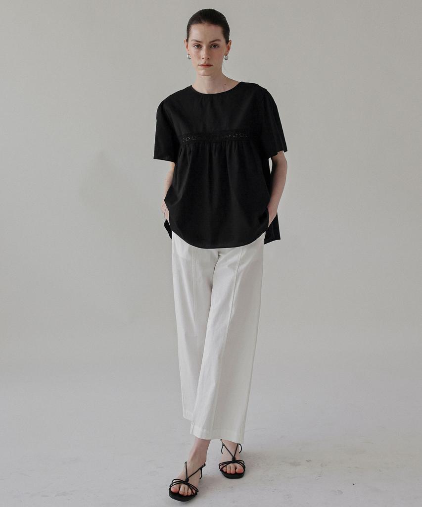 Keullaepeu Lace Peplum Blouse_Black