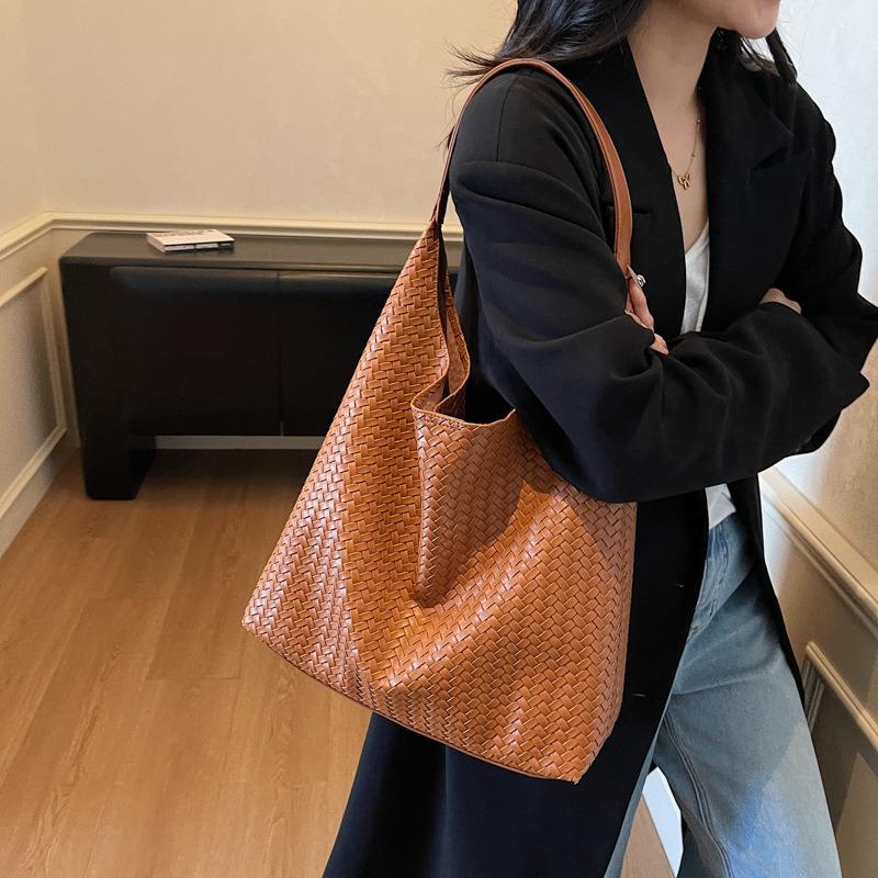 Retro Fashion Tote Bag Women's Commuter Armpit Bag New Autumn Versatile Shoulder Bag