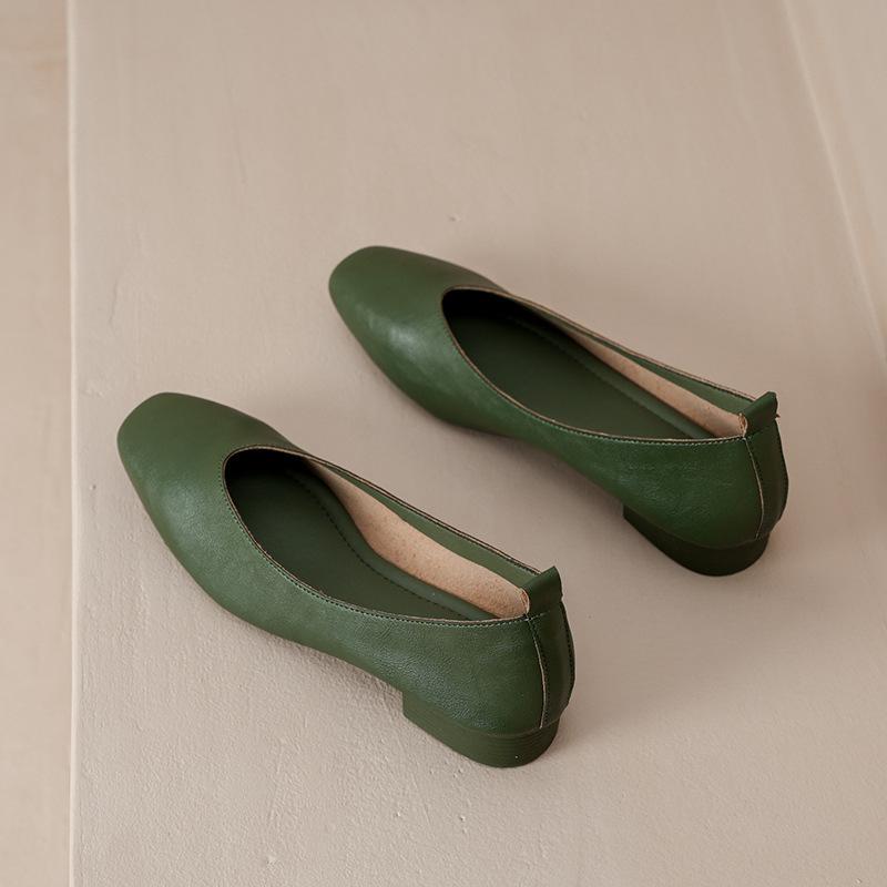 Leather mother shoes women's soft leather flat-soled single shoes spring new versatile soft-soled comfortable grandma shoes women's shallow mouth