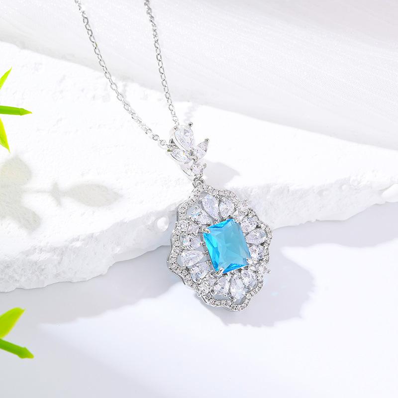 Luxury High Carbon Diamond Inlaid Diamond Rhombus Pendant Sea Blue Ice Flower Cut Trend Necklace Jewelry Spot