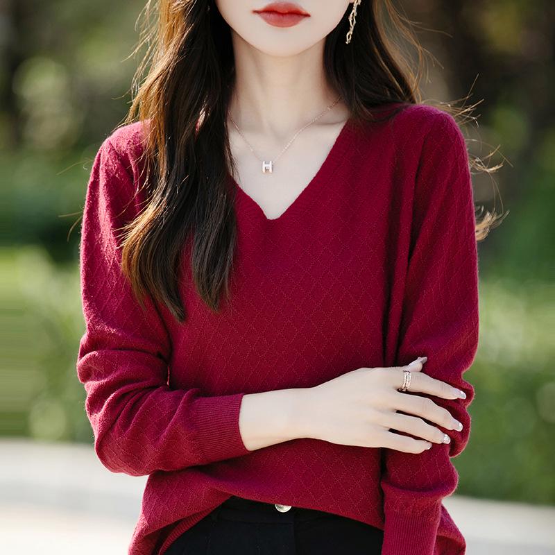 

Осень 2024 Женский вязаный свитер с V-образным вырезом - Длинные рукава Бархатный призматический корейский стиль XXL вино красного