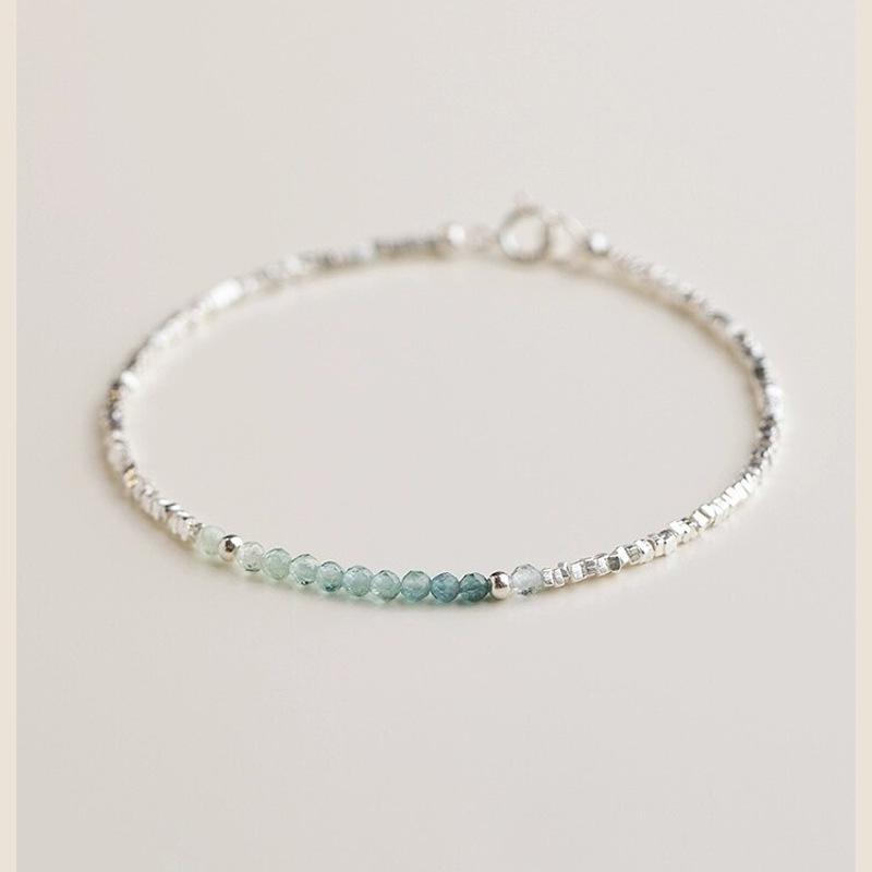Sterling Silver Plated Delicate Beaded Bracelet with Natural Green Aventurine Chips белый