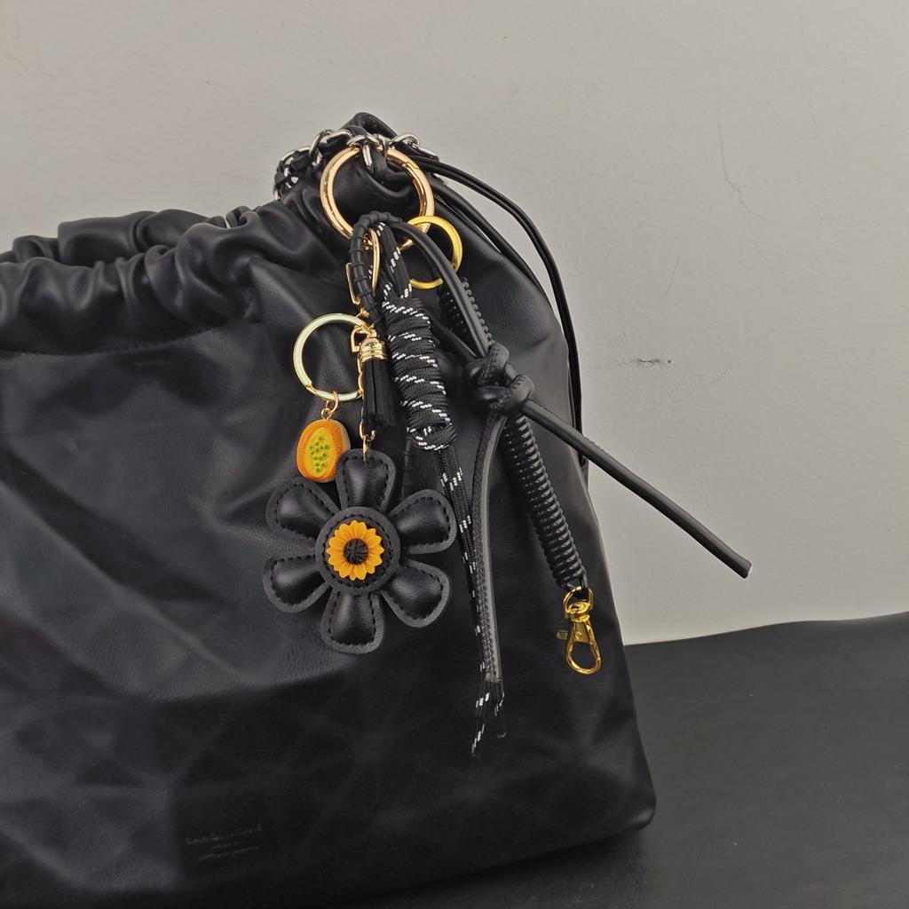Neu In Leder Sonnenblumen Taschenanhänger Modischer Anhänger für Tasche Geflochtenes Seil Frau Schlüsselanhänger Zubehör Geschenk Großhandel