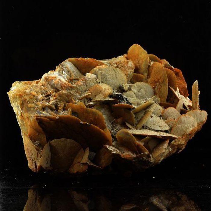 Pierres et Minéraux. Siderite + Quartz. 1386.0 ct. Mésage Mine, Vizille, France..