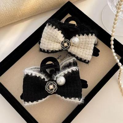 1pc  Autumn and Winter Clip Style, Light Luxury, Small Fragrance, Bow Hair Clip, Plush High-end Hair Accessory, Camellia Flower