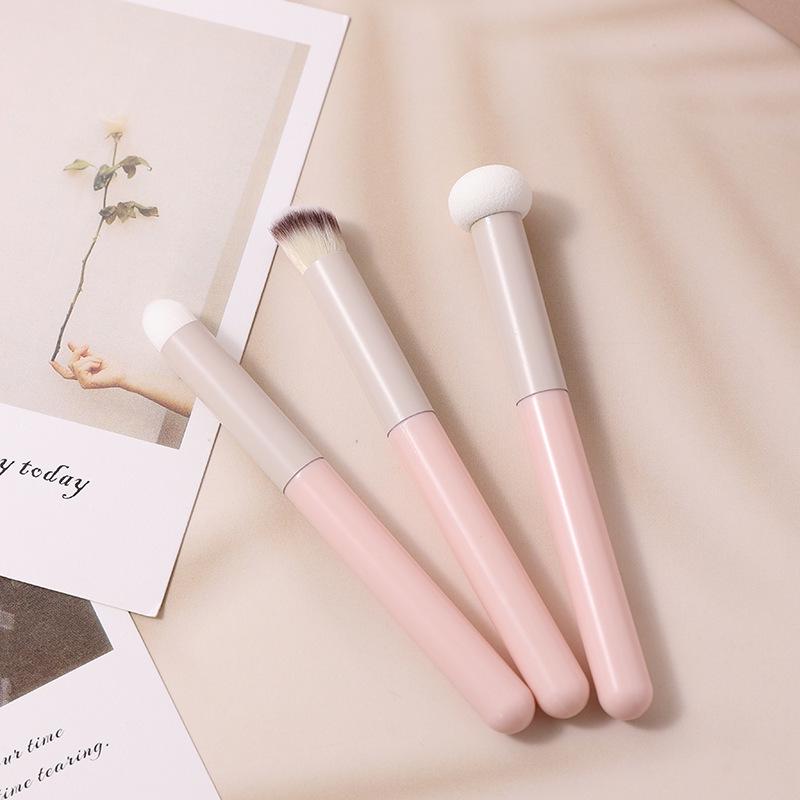 Mushroom Head Dual-Use Makeup Brush for Seamless Blending – Wet & Dry Concealer Application