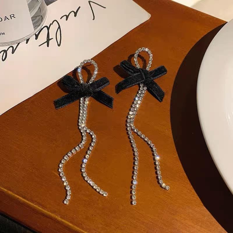 New Fashionable Flocked Earrings, Silver Needle Bow Earrings, High-end Feeling, Niche Red Earrings