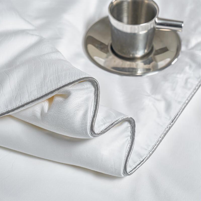 Broyang 100% Cotton Mulberry Silk All-Season Quilt