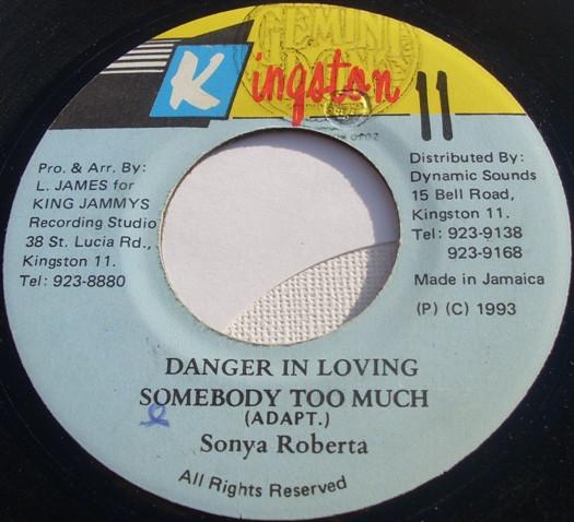 

7-дюймовая пластинка SONYA ROBERTA - Опасность любить кого-то слишком сильно НИКАКОЙ Кингстон 11 1993 Ямайка Регги, Ска и Даб Б/У