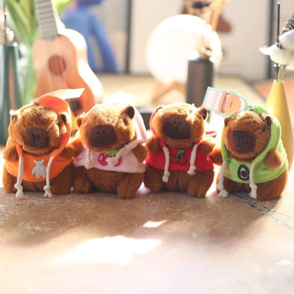 Chaveiro Pingente Capivara Desenho Animado Fofo Brinquedo de Pelúcia Boneca Pendente para Bolsa Boneca Kapila Adorável com Roupas Chaveiro de Animal