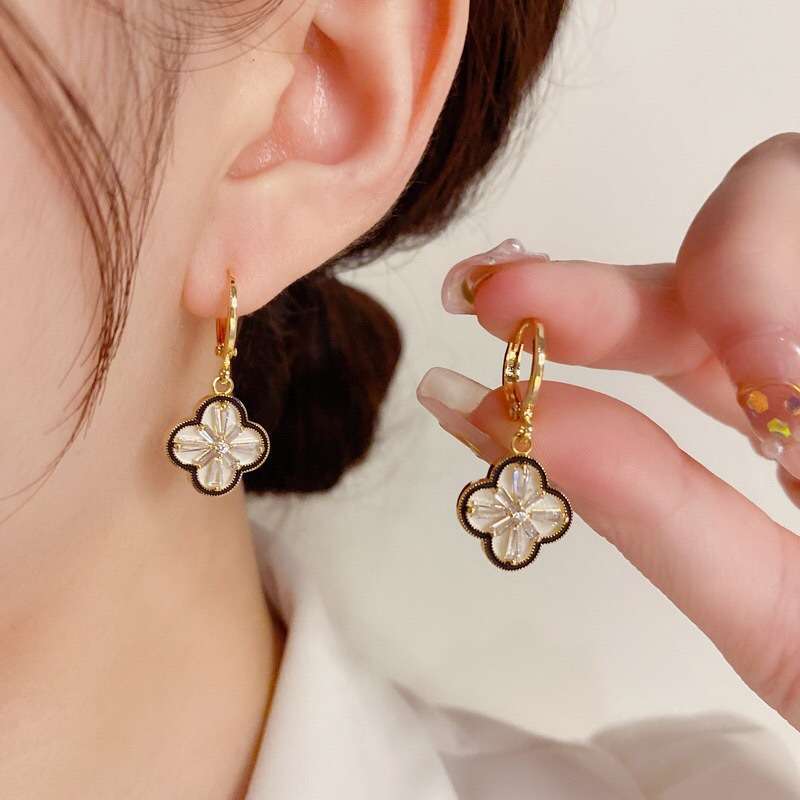 New Trendy and Stylish Stylish and Exquisite Micro-inlaid Four-leaf Flower Ear Buttons for Women's Personality Niche Design Earrings for Women