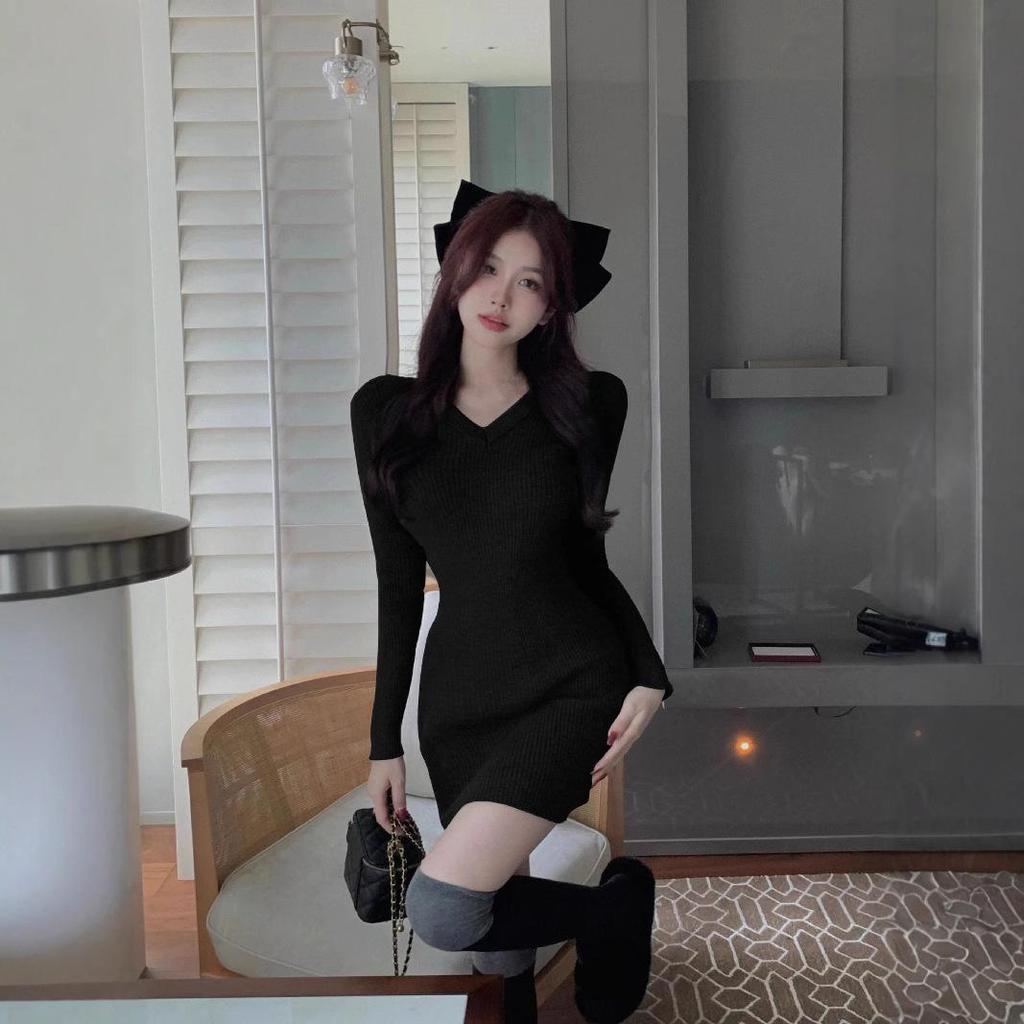 Autumn & Winter V-Neck Knitted Petite Dress - Sweet & Spicy Hip-Hugging Style