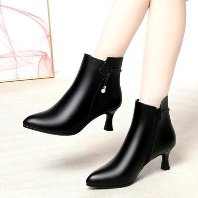 Sapatos Elegantes de Moda Outono Inverno 6cm Botas Femininas de Couro Macio 2025 Preto Salto Médio Gatinho Botins com Pelo para Escritório Mamã