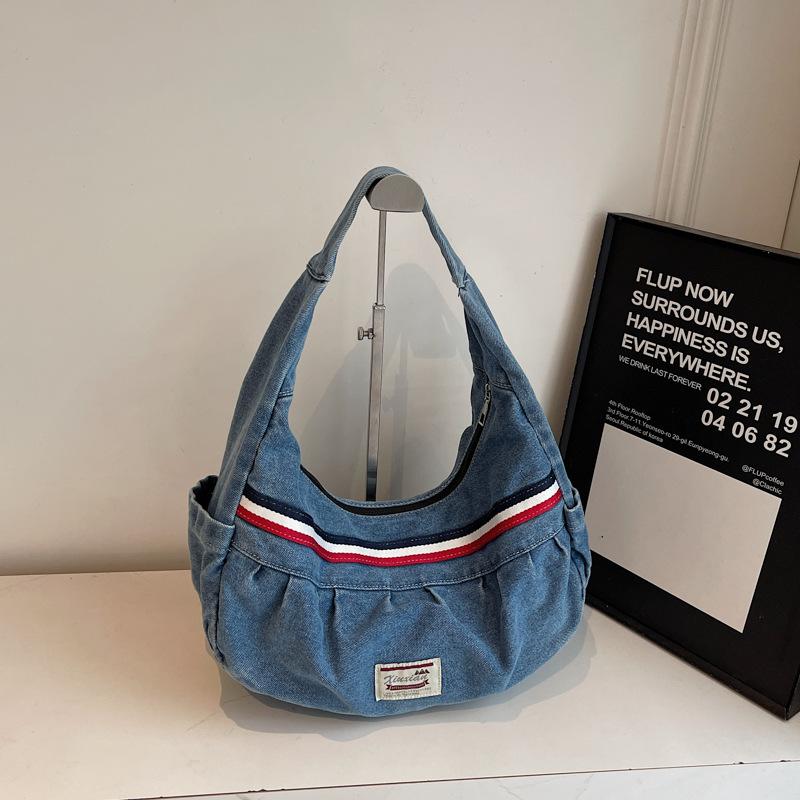 

Sports and leisure bags Large capacity commuter nylon women s bags Shoulder cloud bags Fashion trend handbags синий