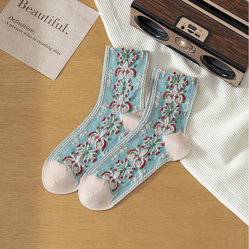 Female Spring and Autumn Literature Retro Stereoscopic Relief Flowers Palace Wind Suction Breathable In The Tube Pile Socks