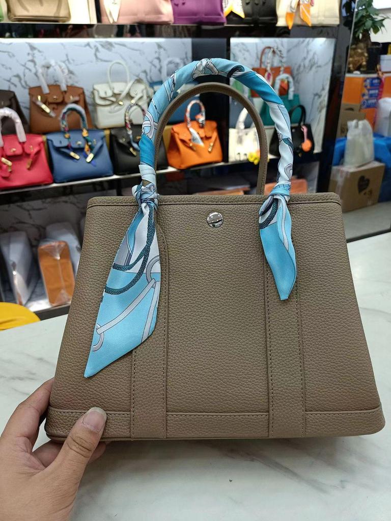 2023 Women's Genuine Leather Bucket Tote - Large Capacity, Versatile Crossbody & Shoulder Bag