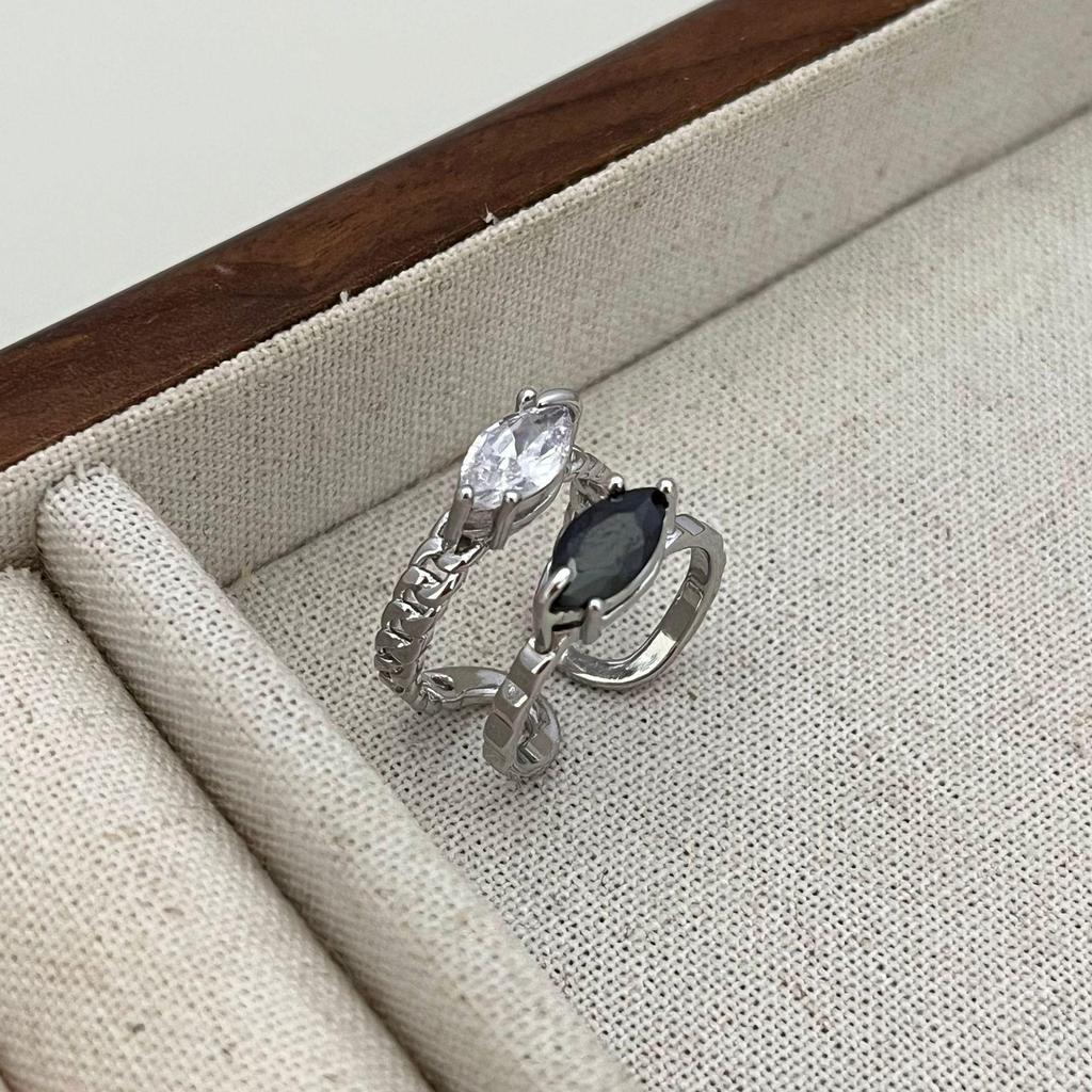 Korean Geometric Horse Eye Stone Ring: Black & White Double-Wrap Design