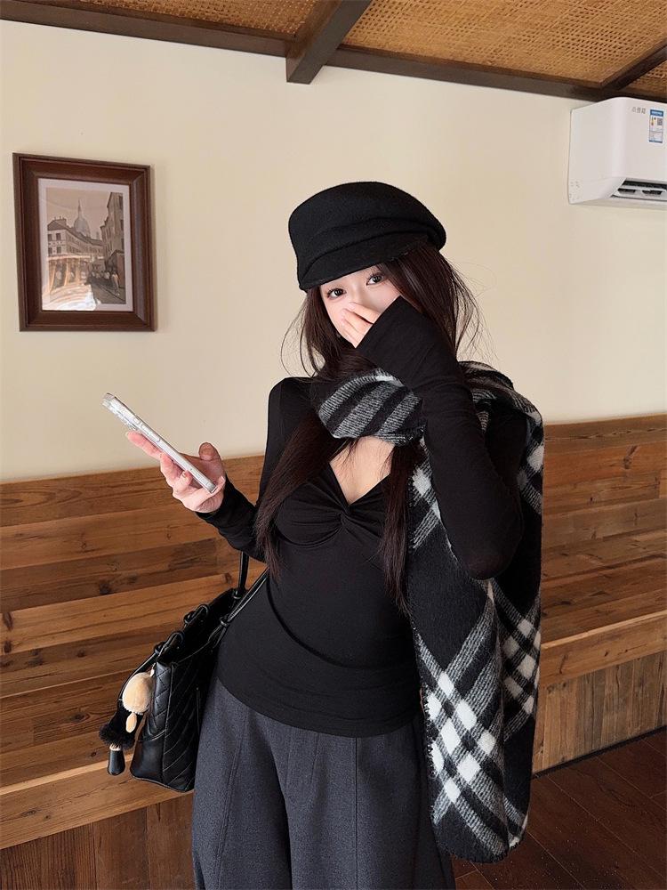 Women's Winter Slimming V-Neck Pleated Long Sleeve T-Shirt with Twisted Design