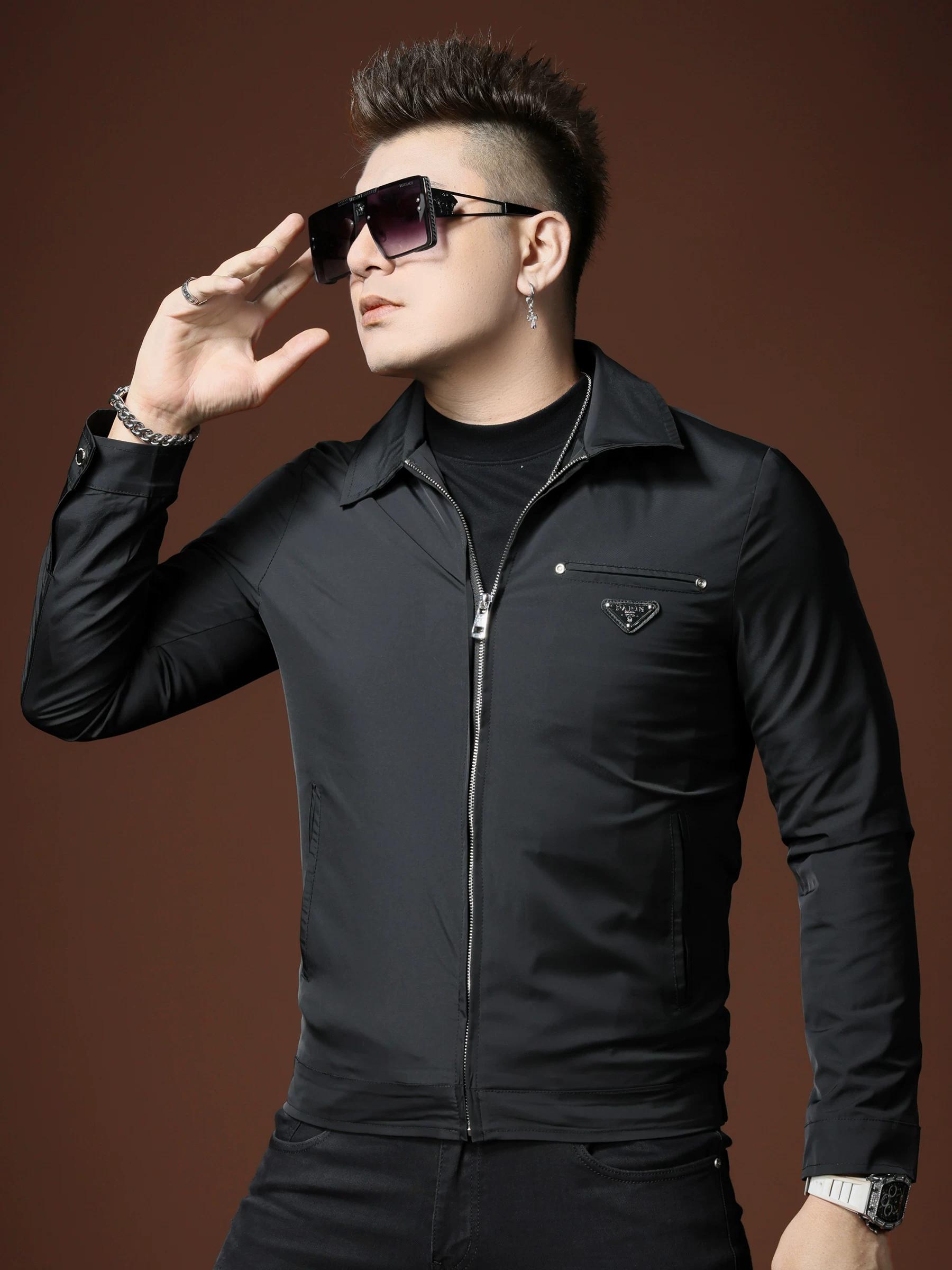 

European High-End Men s Jacket 2025 Autumn New Style Lapel Jacket Men s Trendy Brand Badge High-End Casual Top 5XL чёрный