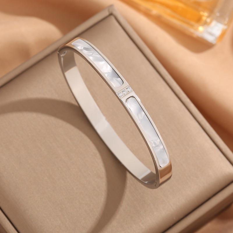 Three-Diamond White Mother-of-Pearl Rose Gold Bracelet - Stylish Titanium Steel Bangle for Women