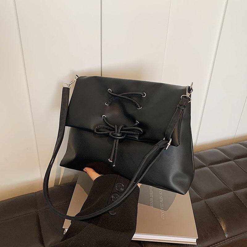 

Корейская версия однотонной текстурной сумки для женщин на лето, новая простая сумка через плечо с высоким качеством и бантом на одно плечо, маленькая квадратная сумка