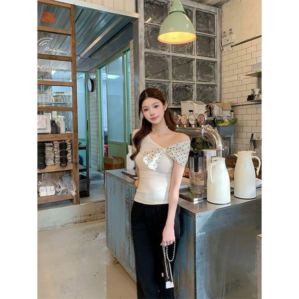 

Niche Design Women s Unique White Short Sleeve Slim-Fit Summer T-Shirt Medium