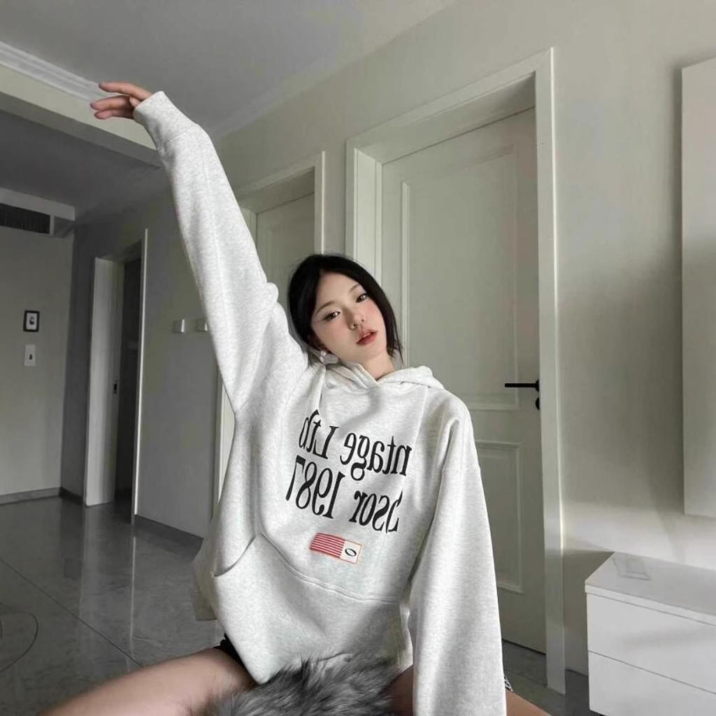 Hellgraues Schweres Kapuzensweatshirt für Damen Lockeres Nischendesign Bedruckter Lässiger Stil Rundhals-Oberteil für Damen