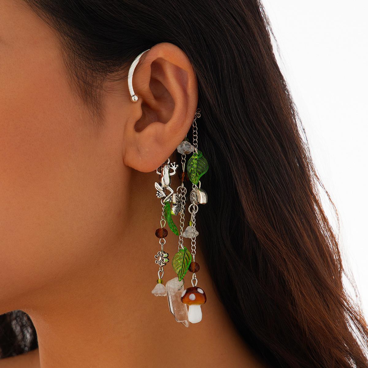 

Каффы для ушей в стиле эльфа из зачарованного леса для женщин, богемные серьги-цепочки с изображением сказочных грибов и кисточек, украшения для ушей без пирсинга, причудливые украшения для ушей в стиле эльфов left ear 3321 молочный белый