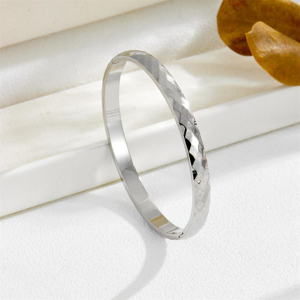 2026 Bracelet European and American Fashion Temperament Round Flower Buckle Bracelet Irregular Bracelet Girls Senior Sense