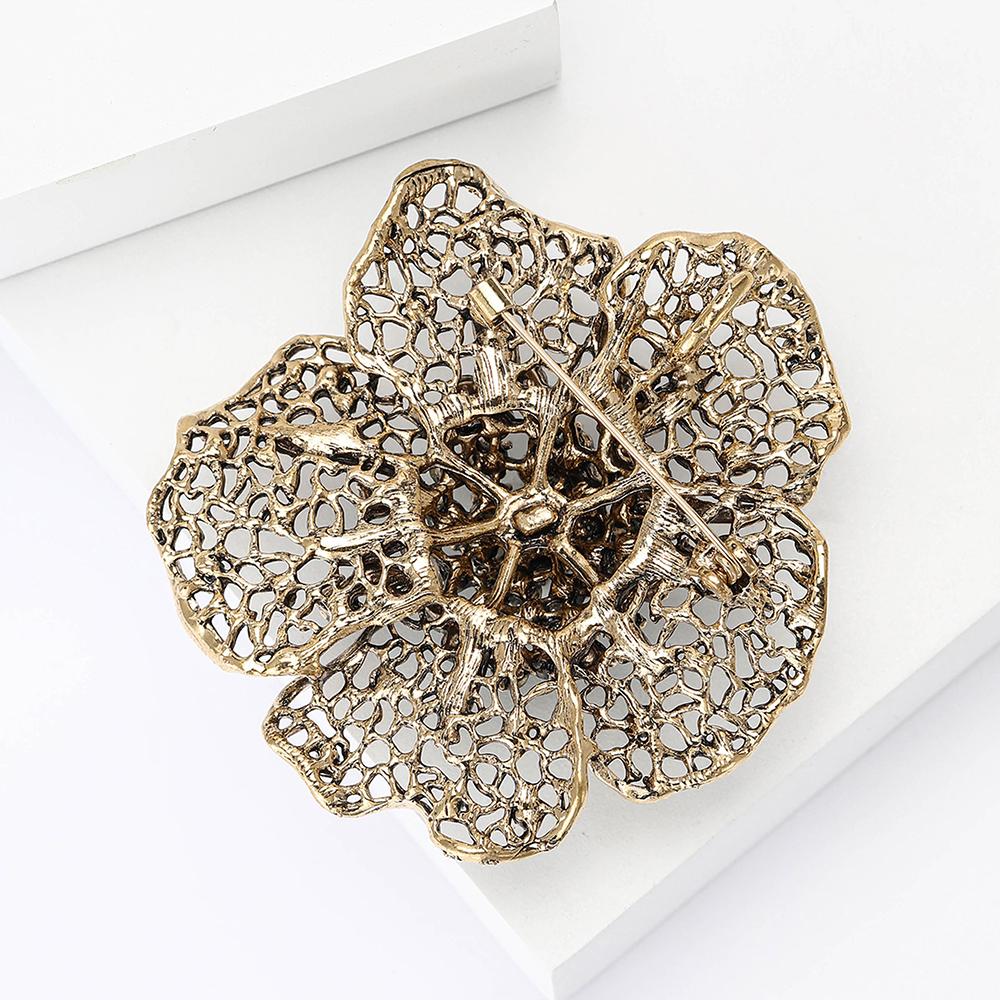 Vintage Crystal Flower Brooch Pin Gold Tone Rhinestone Brooches Wedding Gift Pin
