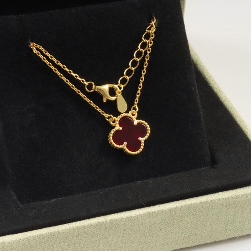 High-end Lucky Four-leaf Clover Necklace for Women 18k Agate High-end Carved Clavicle Chain