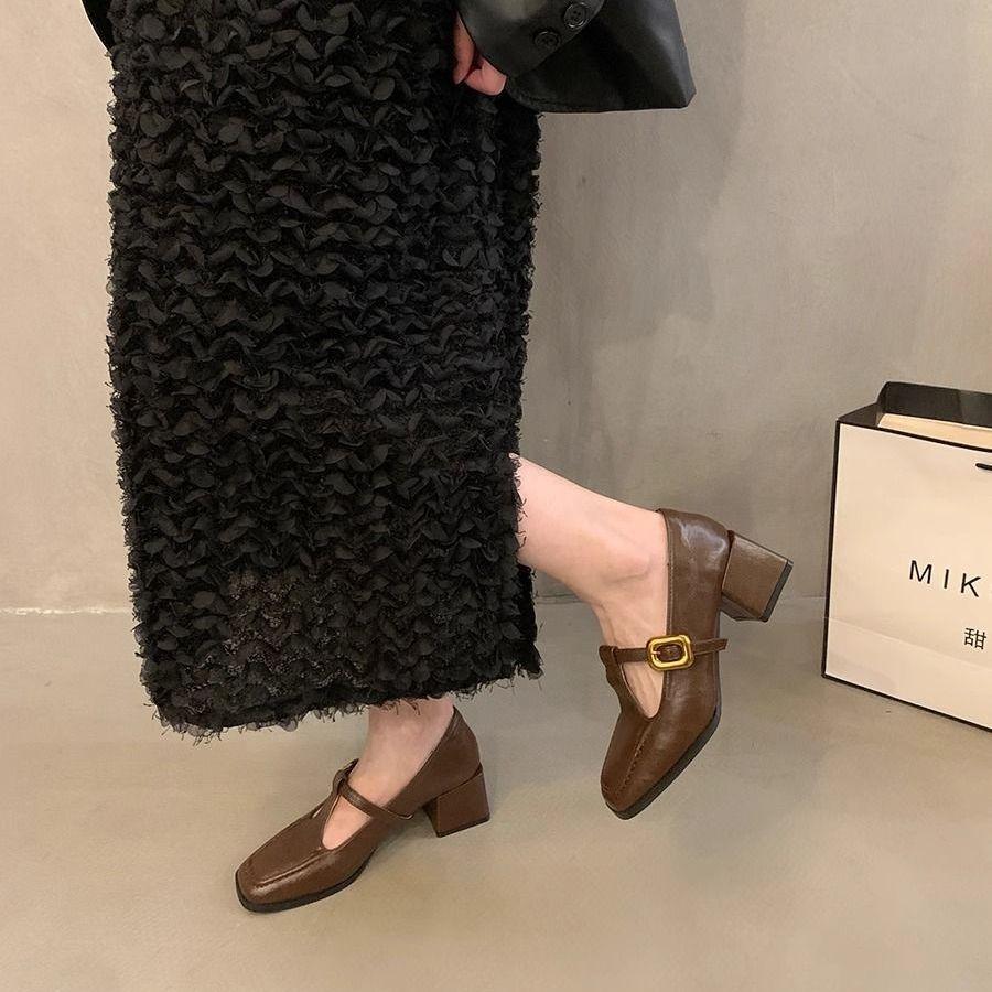 

Французские одинарные туфли женские легкий толстый каблук увеличение туфли Мэри Джейн женские 2025 осень новый темперамент квадратный носок мелкий вырез маленькая кожаная туфля 38