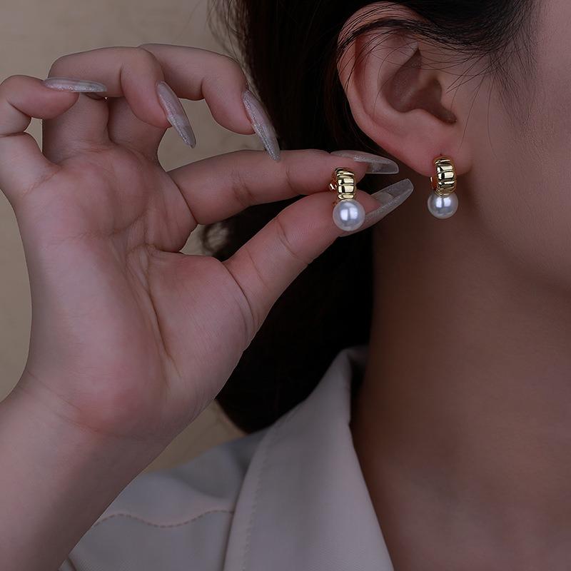 Hot New Product C-shaped Earrings Pins Cold Style High-end Temperament Pearl Earrings for Women