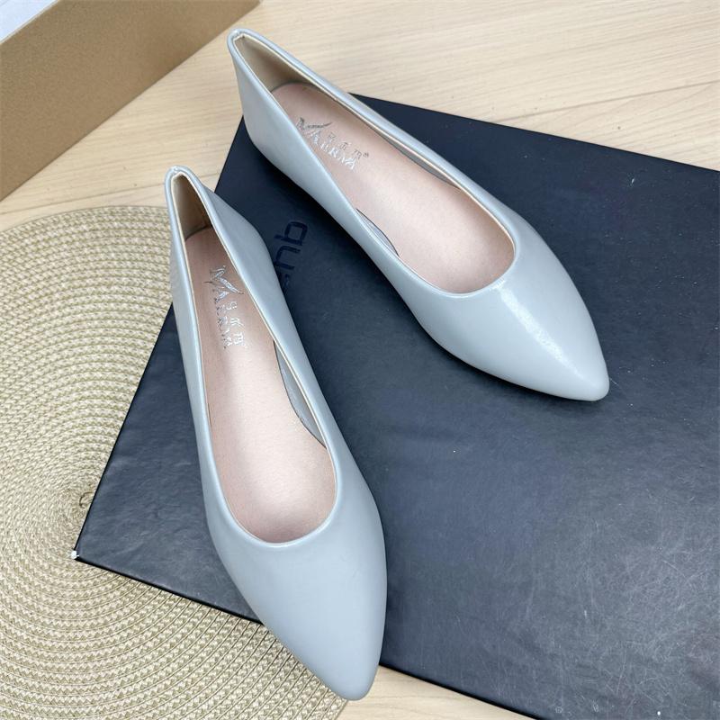 Fashion 2025 New Pointed Toe Women's Flat Shoes Patent Leather Work Boat Shoes Large Size Women Shoes 42 43 Loafers Women Zapatos Mujer